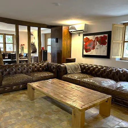 Villa De Type Bergerie 3 Avec Piscine